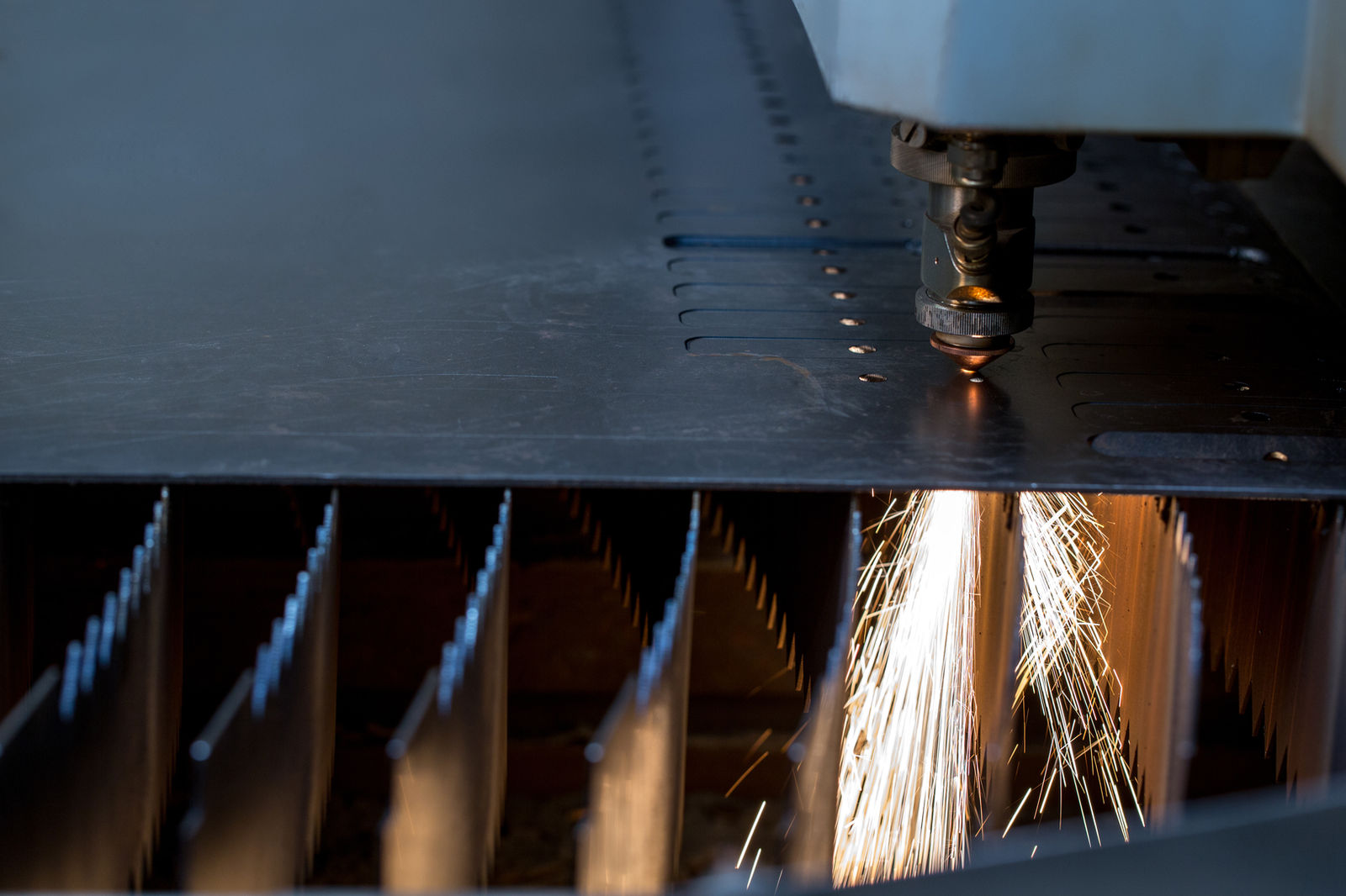 Fiber laser cutting sheet metal